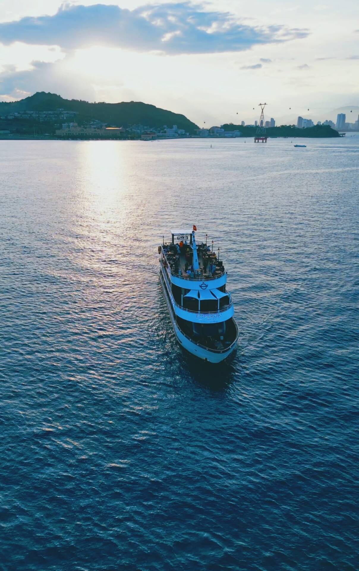 emperor-cruises-legend-nhatrang-4 emperor-cruises-legend-nhatrang-4